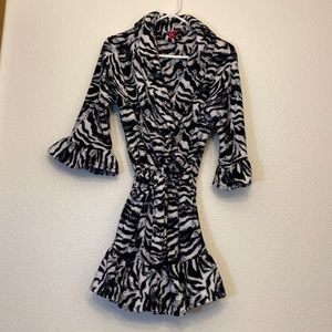 Hotkiss, Hot Kiss, animal print robe, woman’s small